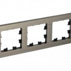  - ATLASDESIGN NATURE 3-постовая рамка, металл латунь ATN312203